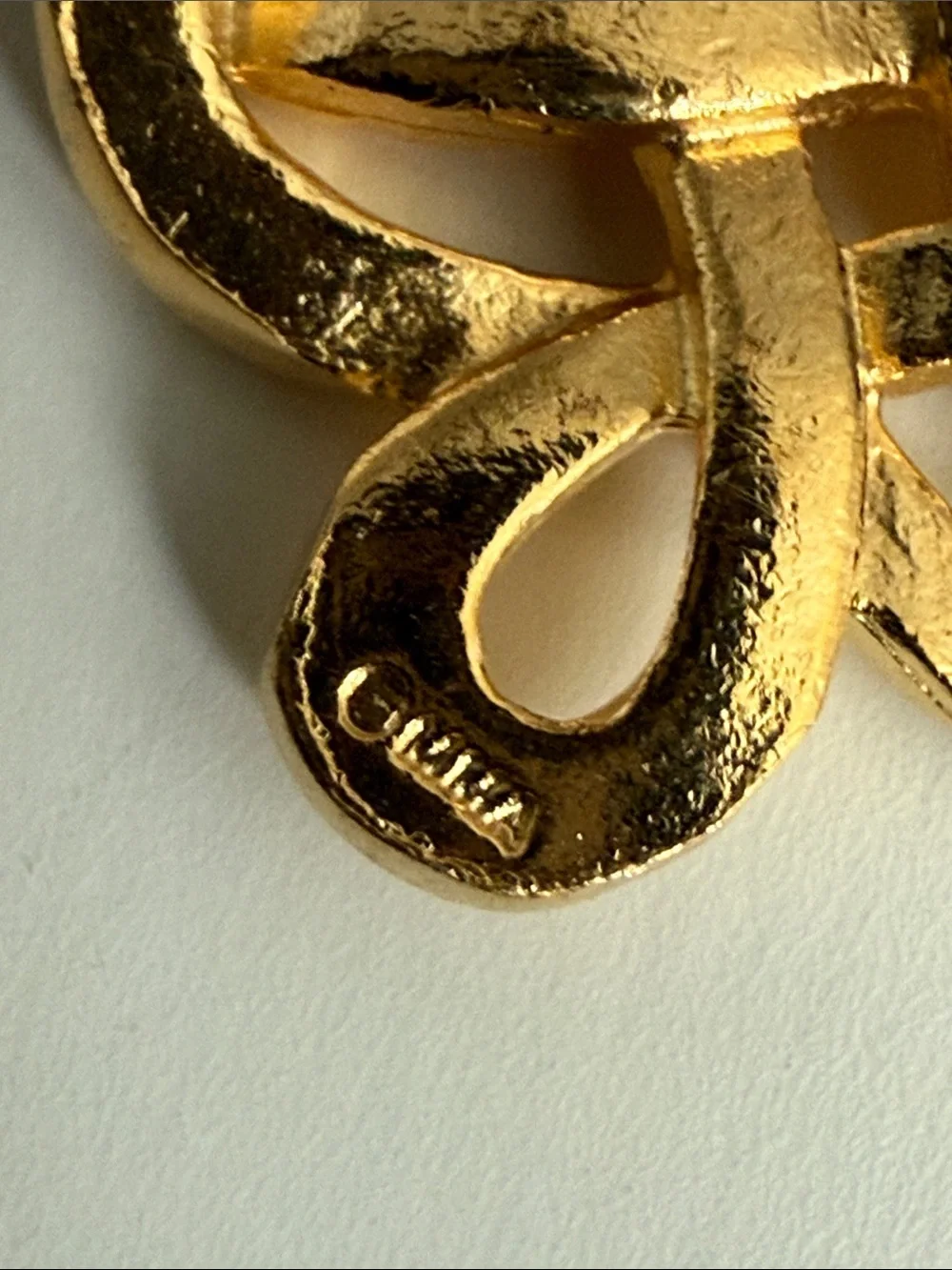 Vintage MMA signed Gold Tone Celtic Knot brooch pin